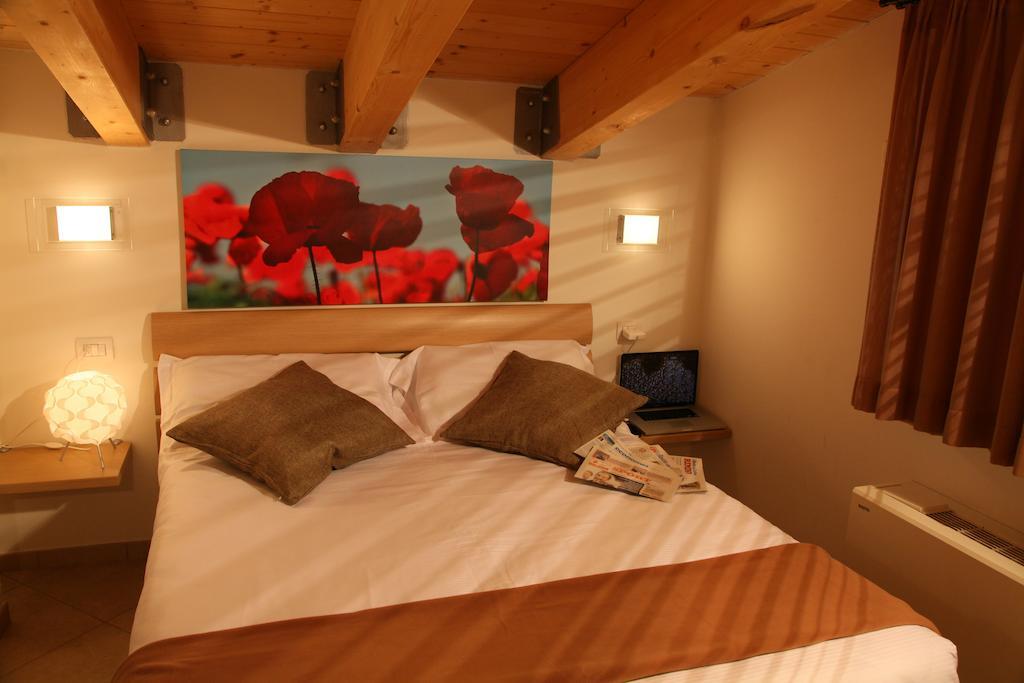 Residence Ilario Suite Hotel Ричоне Стая снимка