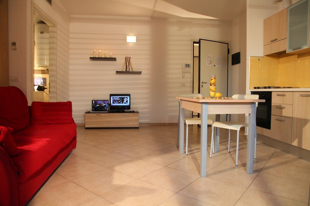 Residence Ilario Suite Hotel Ричоне Стая снимка