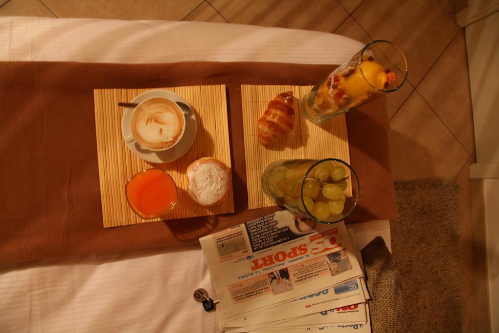 Residence Ilario Suite Hotel Ричоне Стая снимка