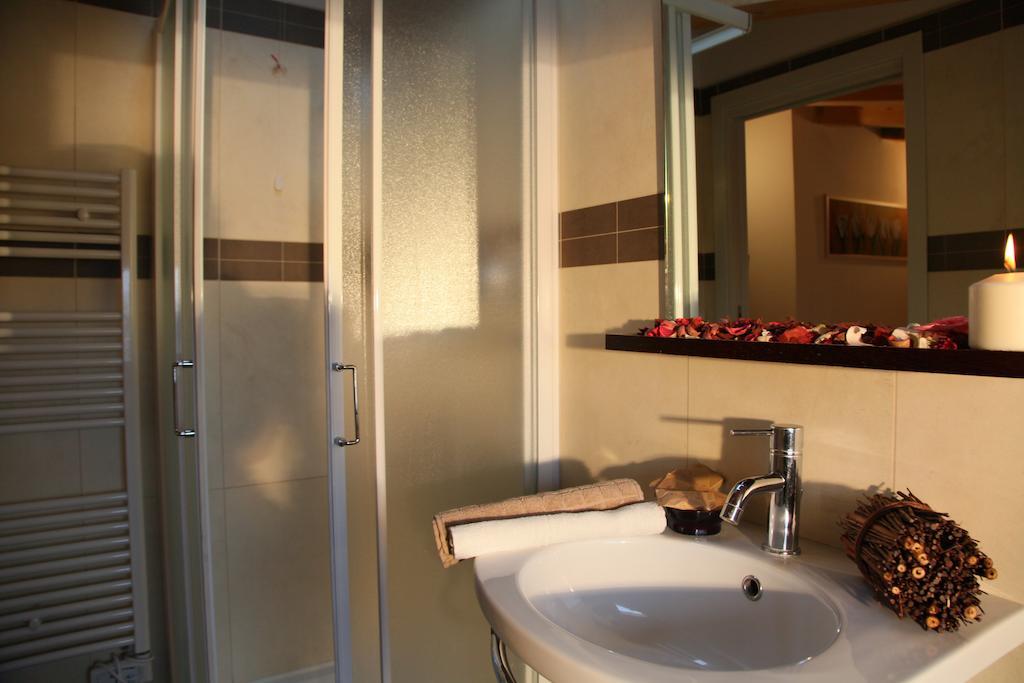 Residence Ilario Suite Hotel Ричоне Стая снимка