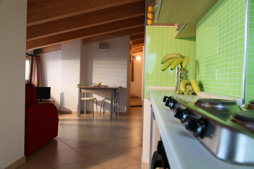 Residence Ilario Suite Hotel Ричоне Стая снимка