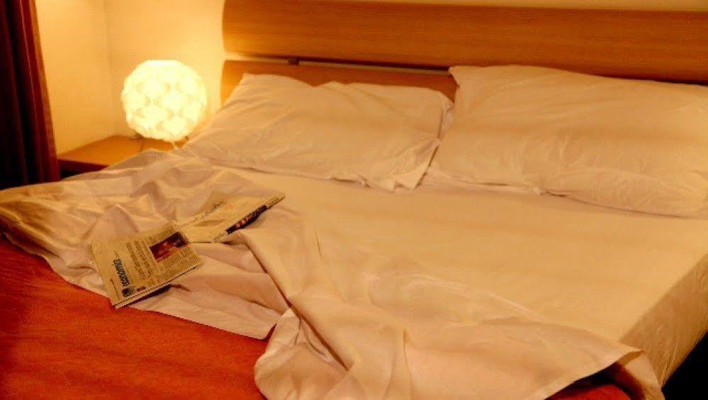 Residence Ilario Suite Hotel Ричоне Екстериор снимка