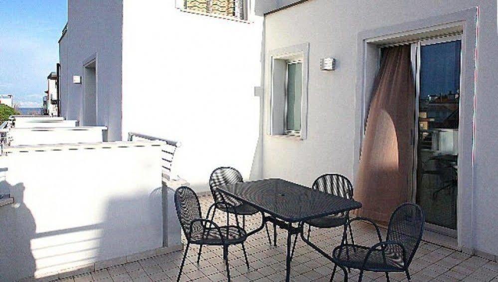 Residence Ilario Suite Hotel Ричоне Екстериор снимка
